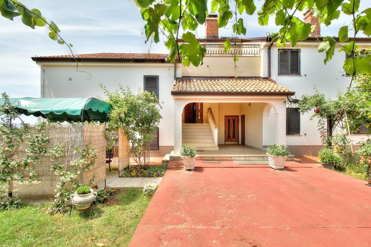 Nadia House With Apartments Zambratija  Exterior foto
