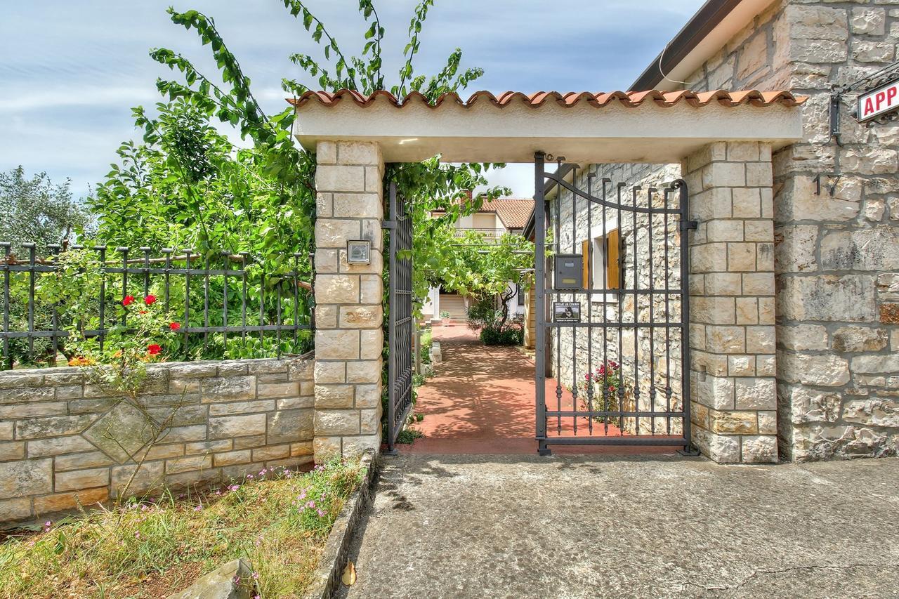 Nadia House With Apartments Zambratija  Exterior foto